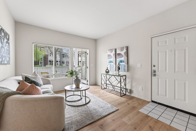 Building Photo - Spacious Upgraded Lower Level Condo in Marina Bay HOA....