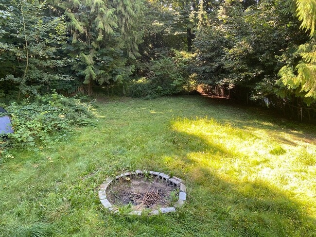 Building Photo - Stanwood Duplex