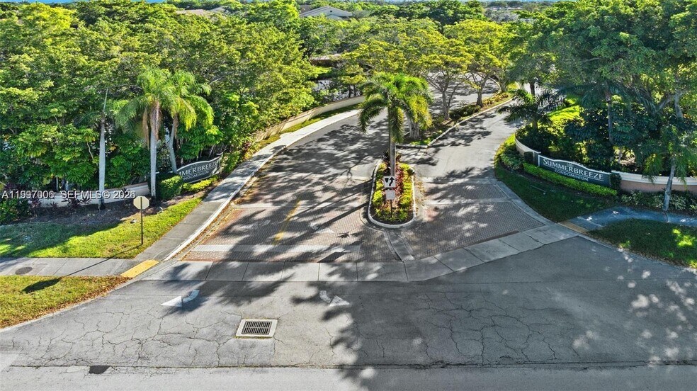 Building Photo - 9999 Summerbreeze Dr