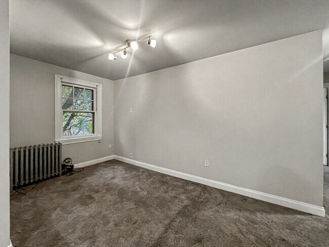 Building Photo - 201 N Aberdeen Ave