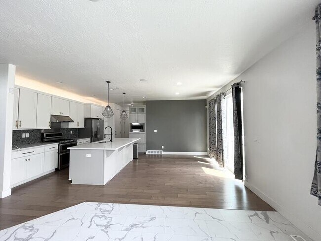 Building Photo - 9729 Fira Ln