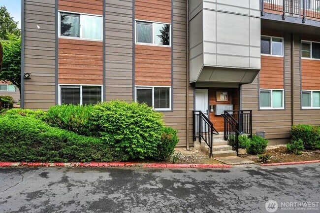 Building Photo - 2Bd/1Ba Issaquah Condo