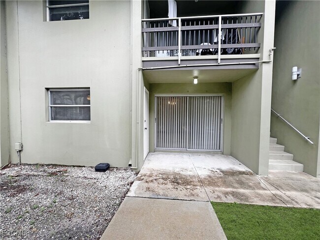 Building Photo - 1852 Golf View Ave