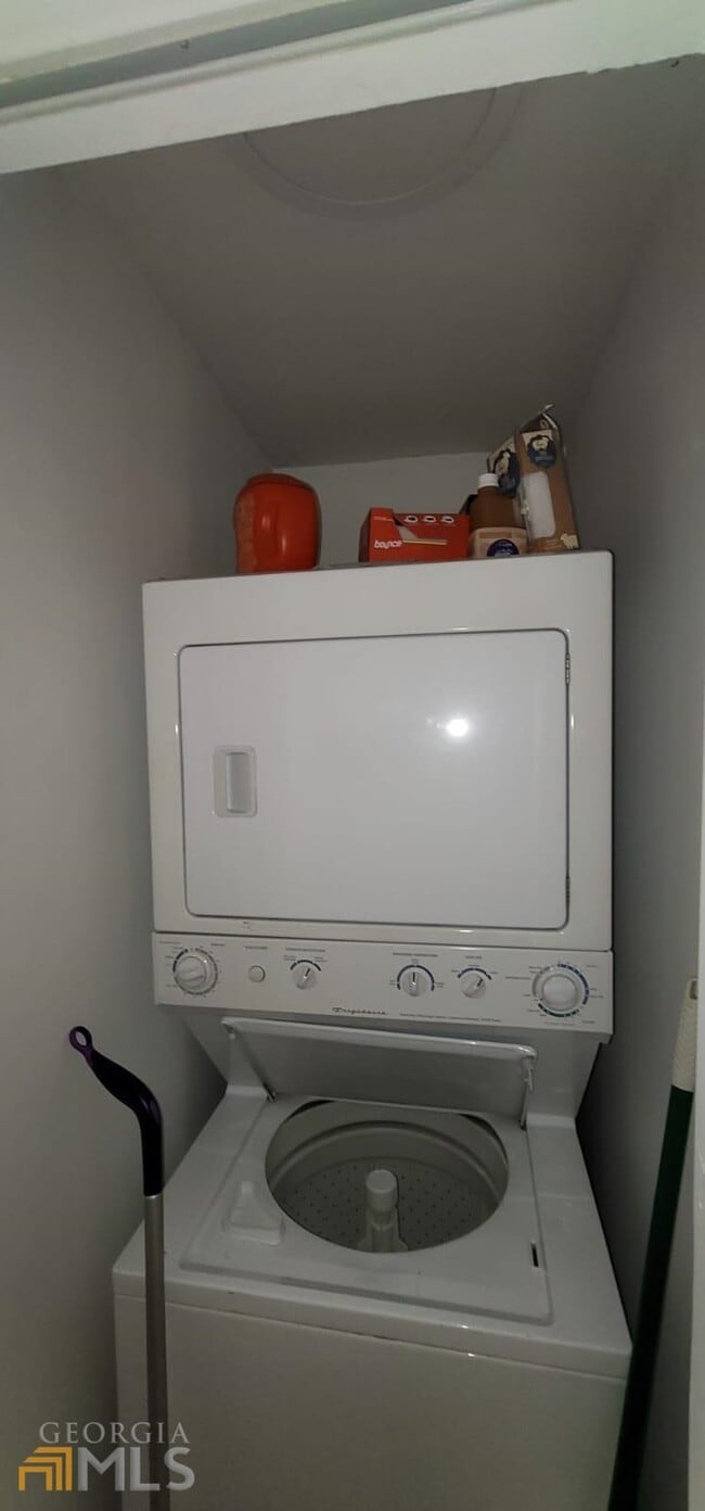 Building Photo - 2558 Oldknow Dr NW