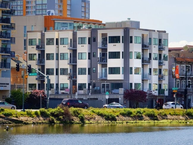 Building Photo - 1524 1st Ave