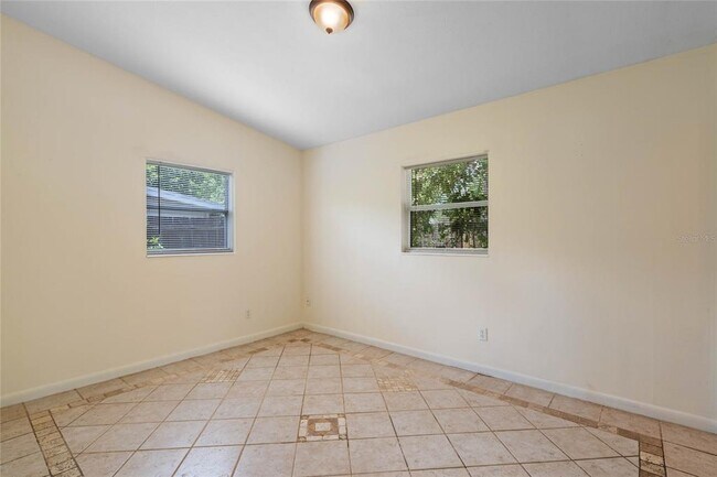 Building Photo - 165 Jay Dr
