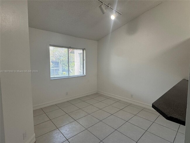 Building Photo - 9515 SW 138th Pl