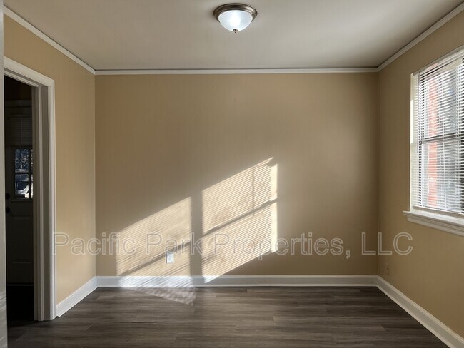 Building Photo - 3745 Honeysuckle Ct