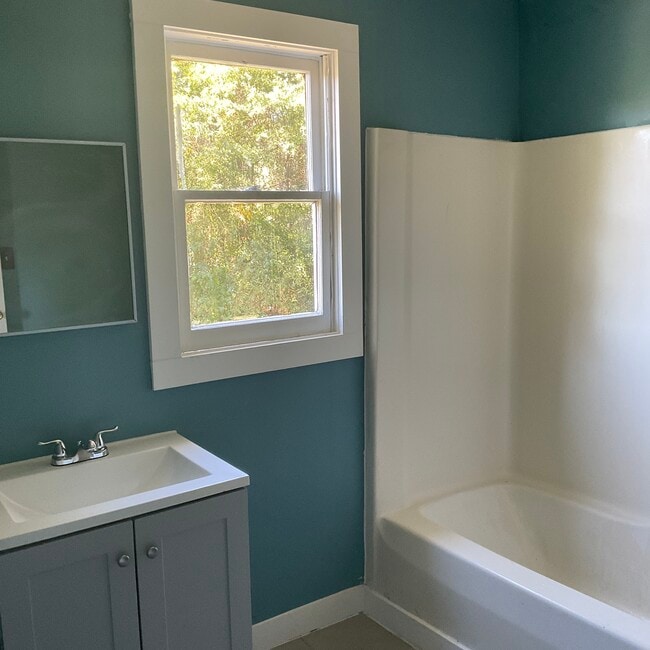 Building Photo - 409 Miller St