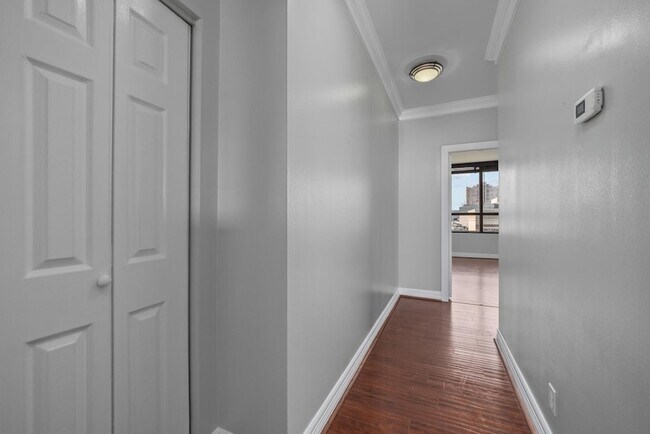 Building Photo - 5150 Hidalgo St