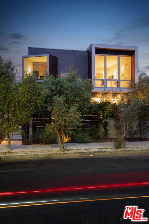 Building Photo - 716 Brooks Ave