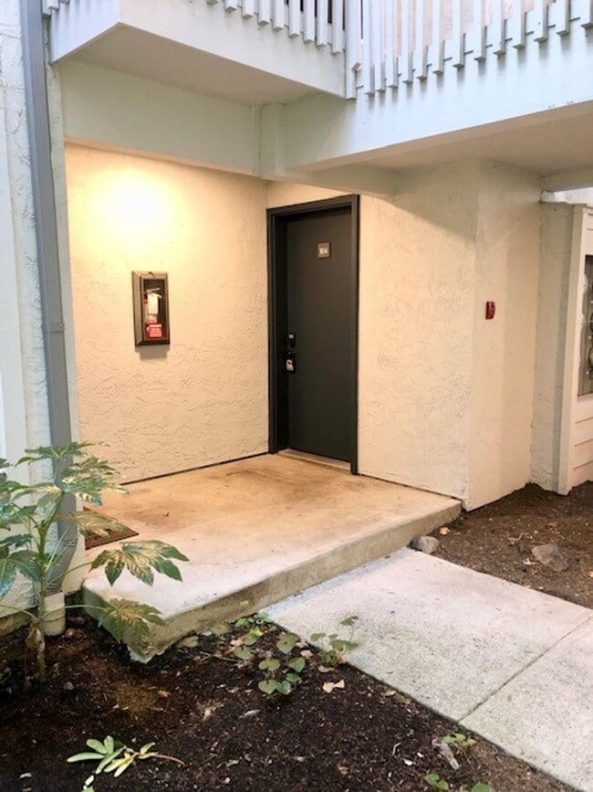 Building Photo - 2Bd/2Ba Kenmore Condo