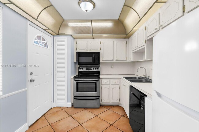 Building Photo - 1300 NE 191st St