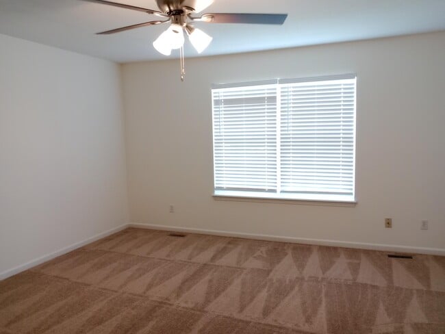 Building Photo - 3519 La Mesa Dr