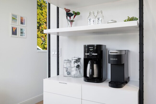 Building Photo - 4510 1st Ave NE