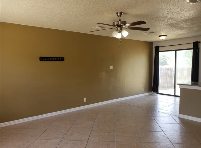 Building Photo - 7915 Ruby Meadow