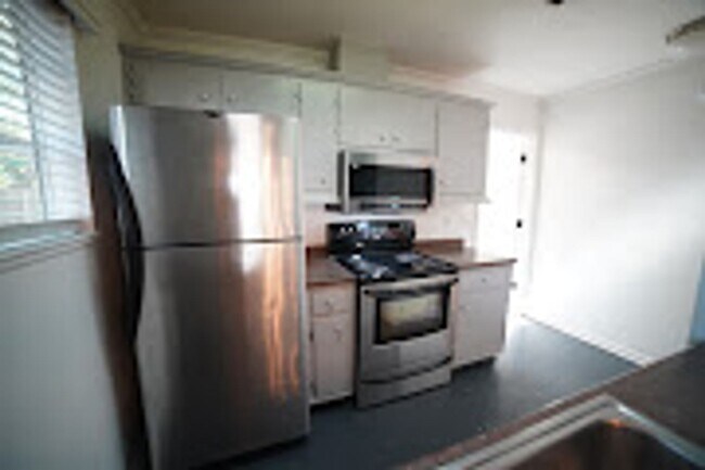 Building Photo - 2/2 with deck in Settlers Creek!