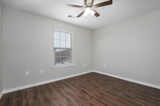 Building Photo - 241 Toni Ln