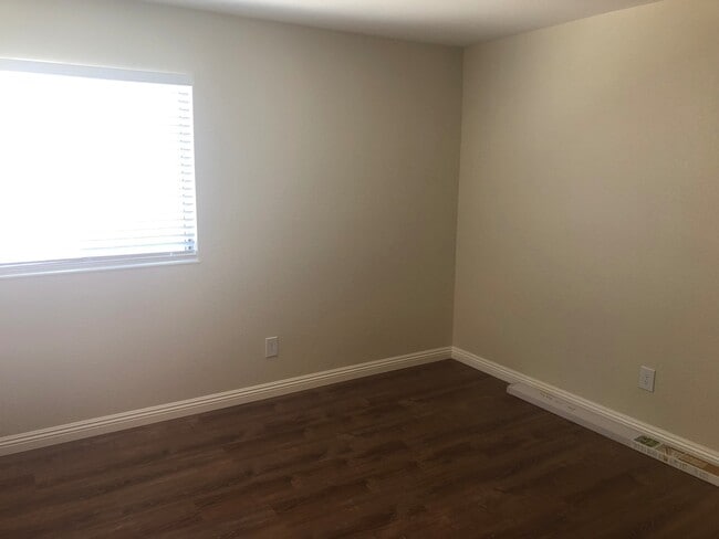 Building Photo - 1032 Wood Hollow Cir