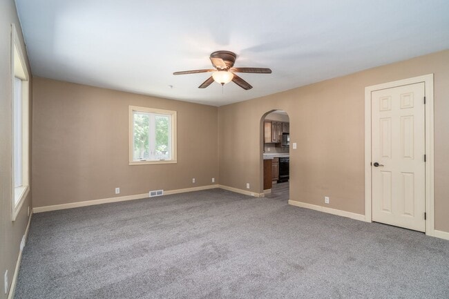 Building Photo - Single Family Home - Located Near Campus