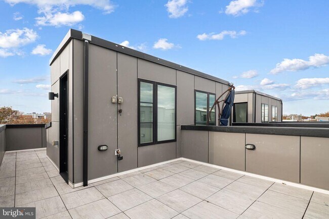 Building Photo - 1757 Waterloo St