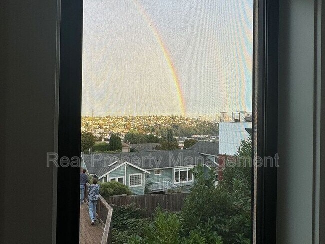 Building Photo - 2528 27th Ave W