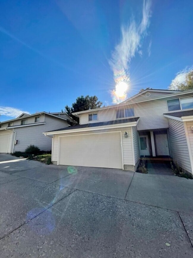 Building Photo - Water/Sewer/Garbage and landscaping included! A/C too!