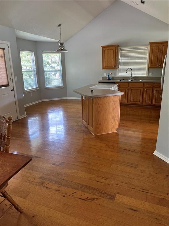 Building Photo - 2010 S Elm St