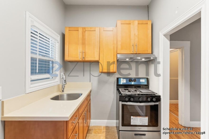 Building Photo - Unit A