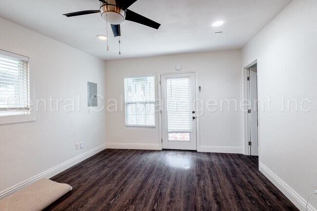 Building Photo - 3 Bedroom/2.5 Bath Home with a Mother In Law Unit - $2595 per month!