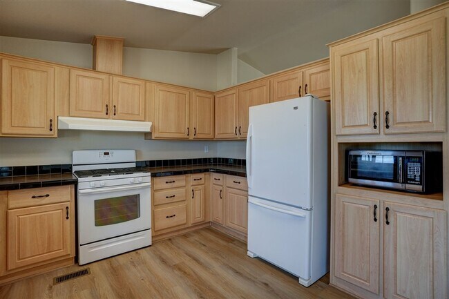 Building Photo - 3 Bedroom, 2 Bath Home with Views of Willo...