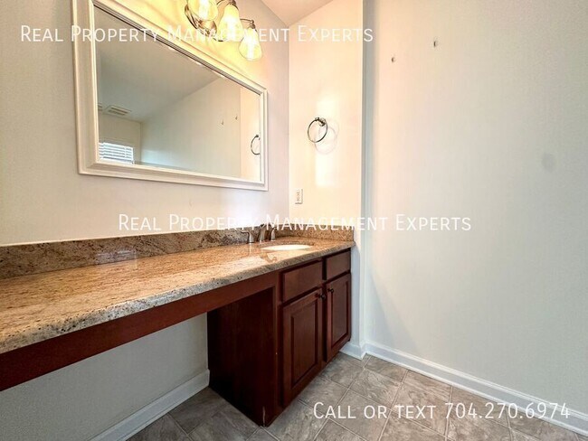 Building Photo - 12757 Bullock Greenway Blvd
