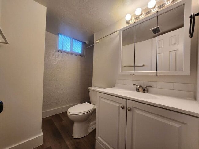 Building Photo - Stylish 2BR w/ LVP Flooring & Fenced Yard on Filmore Street! Move-In Special: First Full Month Free!