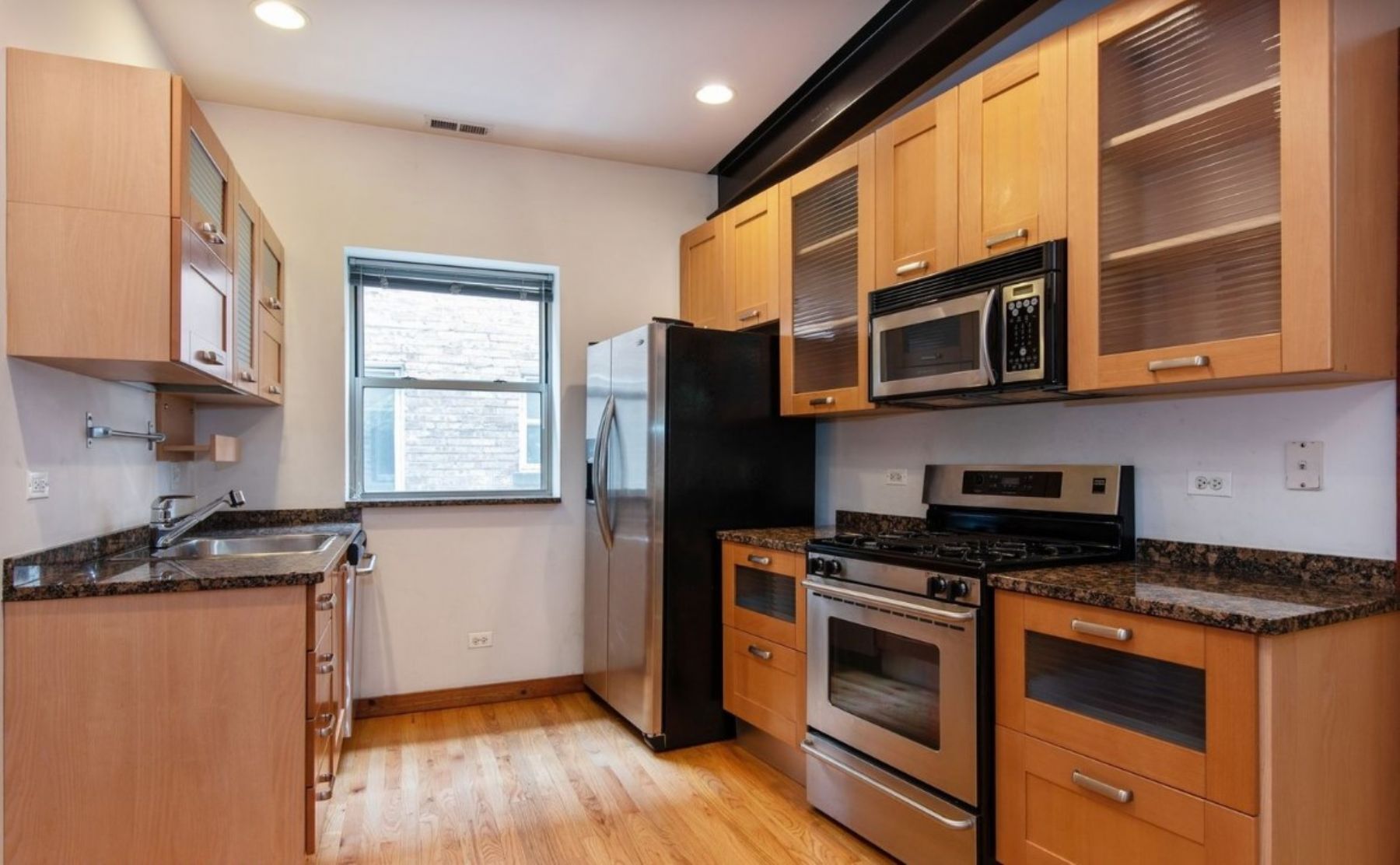 Building Photo - 321 Custer Ave