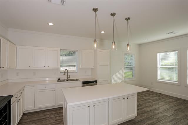 Building Photo - 4330 Fernwood Ave