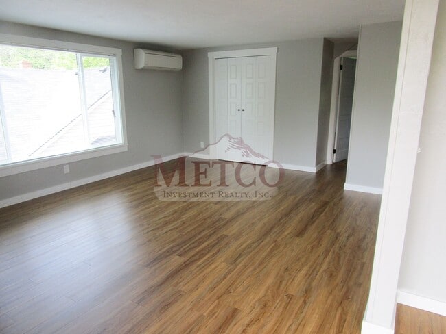 Building Photo - 09601