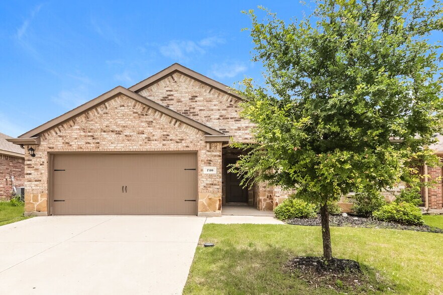 Primary Photo - 710 Meadow Wood Ln