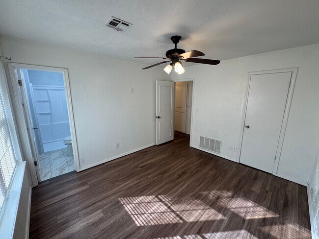 Building Photo - 200 0ff before Jan 1!  3 bed ,2 brand new bathrooms, ready for move in, in Moore Schools!