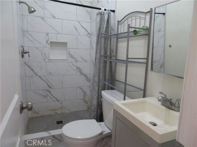 Building Photo - 3923 Normandie Ave