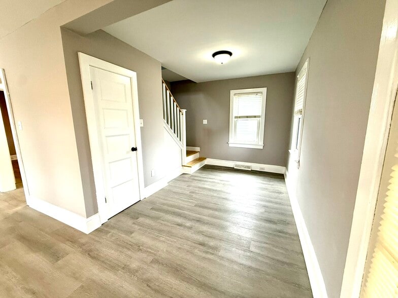 Building Photo - 519 N Lincoln Ave