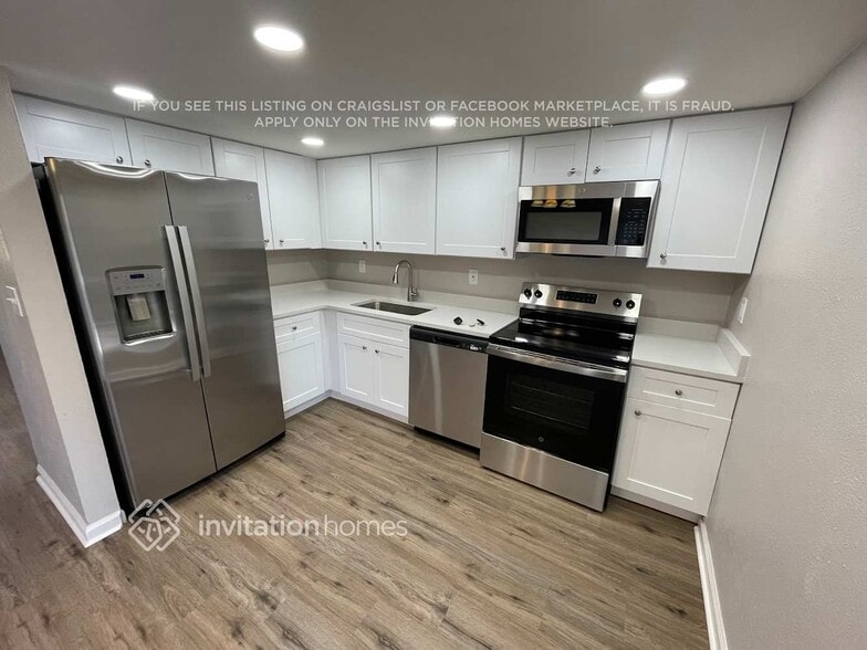 Building Photo - 3204 W 135th Ave