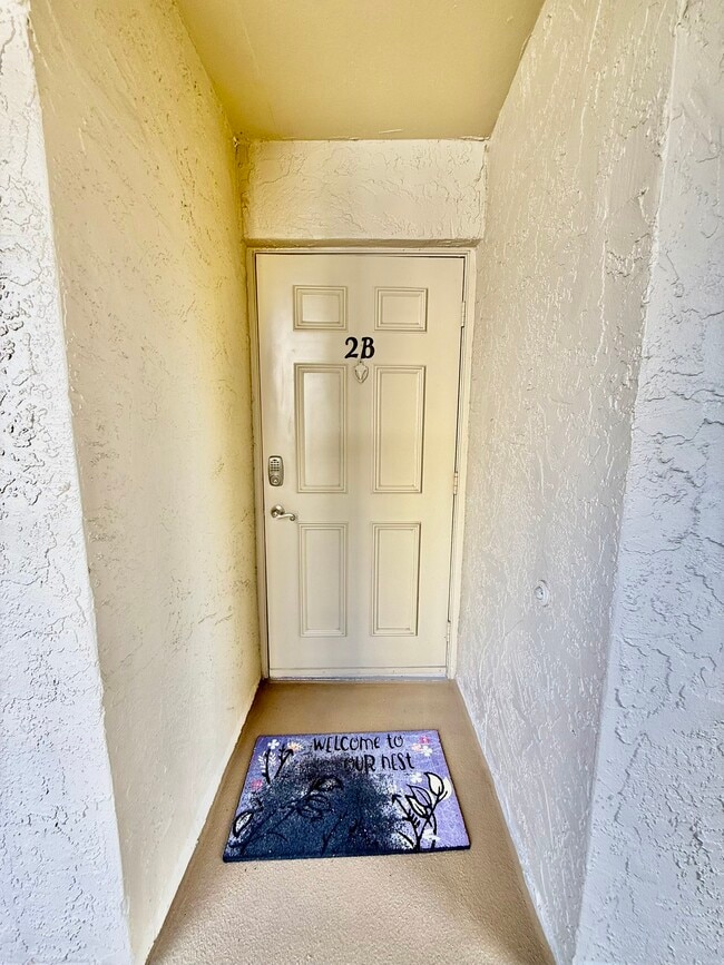 Building Photo - 2900 Cove Cay Dr