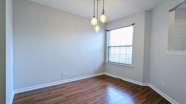 Building Photo - 310 W Happfield Dr