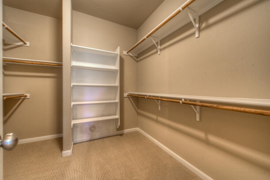 Building Photo - 405 S Meadowlark St