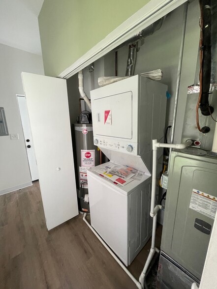In Unit Laundry - 2008 S Leavitt St