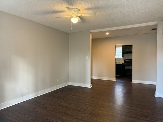 Building Photo - 207 W Washington Ave