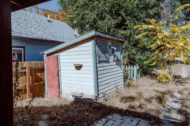 Building Photo - 416 W Kiowa St