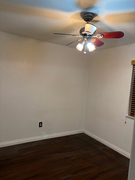 Building Photo - 6105 Ambergrove St