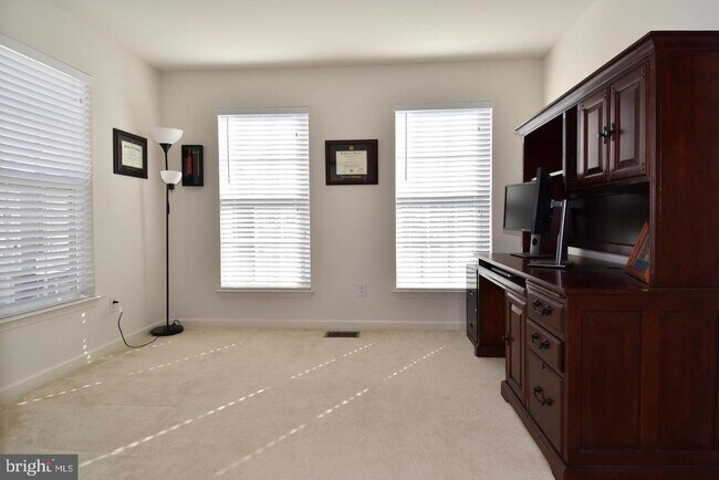 Building Photo - 45740 Winding Branch Terrace