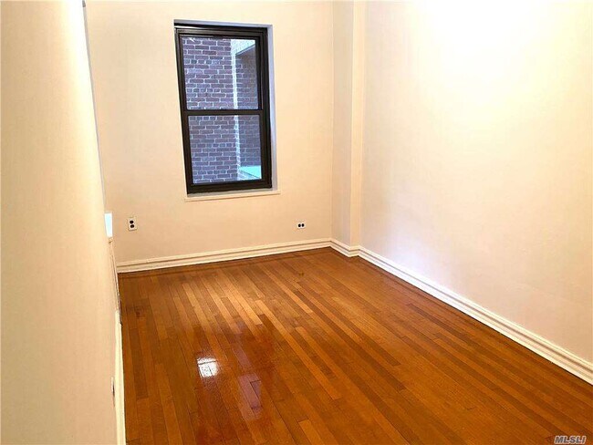 Building Photo - 68-38 Yellowstone Blvd